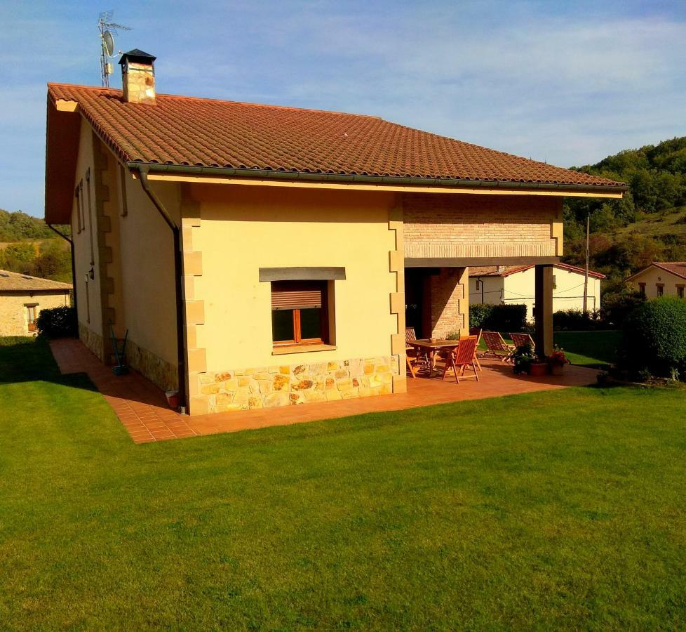 El Chalet Del Golf Urturi Екстериор снимка