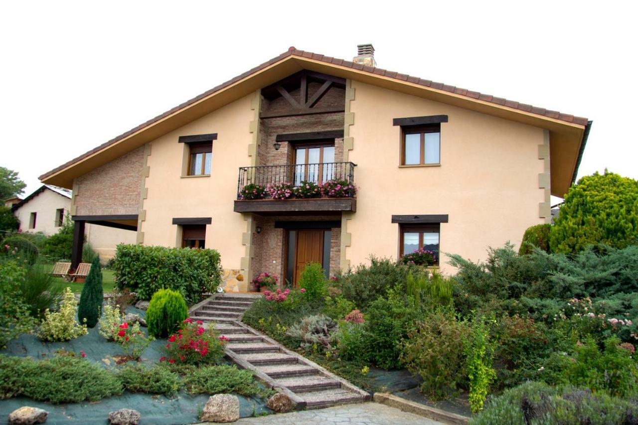 El Chalet Del Golf Urturi Екстериор снимка